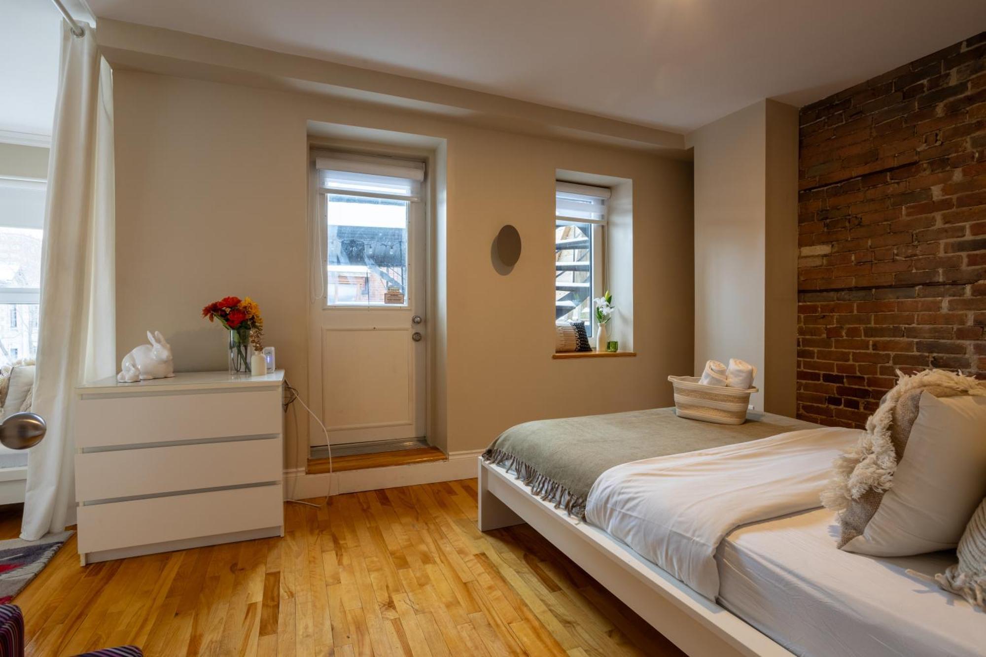 Downtown Retreat With Modern Comfort Zf6 * Montreal