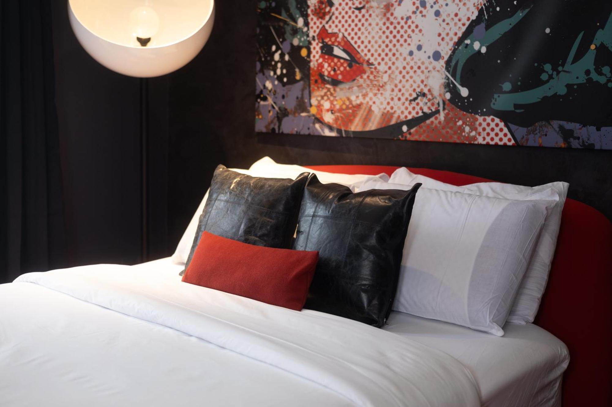 Downtown Retreat With Modern Comfort Zf6