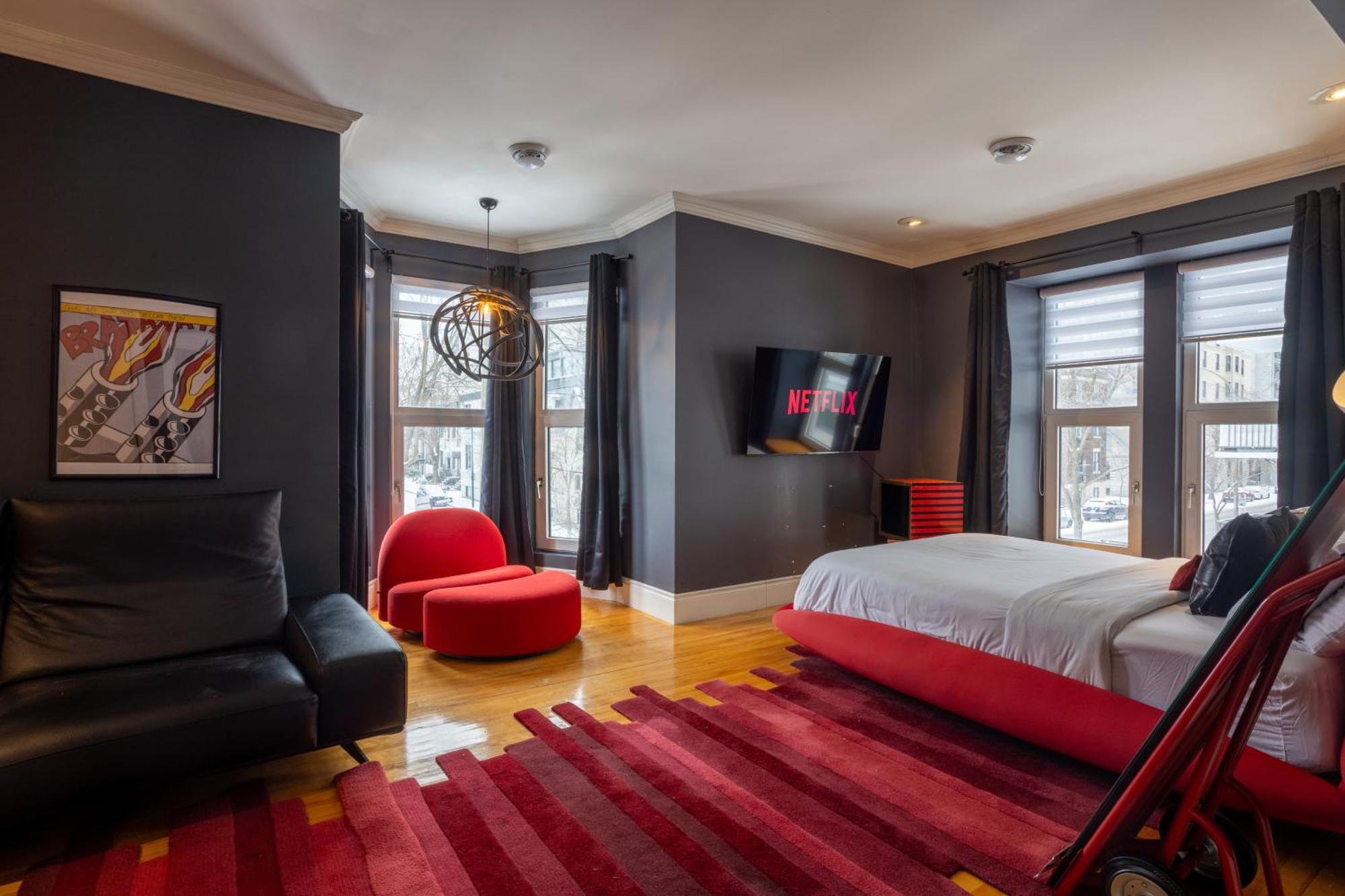 Downtown Retreat With Modern Comfort Zf6