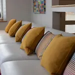 Downtown Retreat With Modern Comfort Zf6