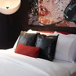 Downtown Retreat With Modern Comfort Zf6