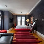 Downtown Retreat With Modern Comfort Zf6