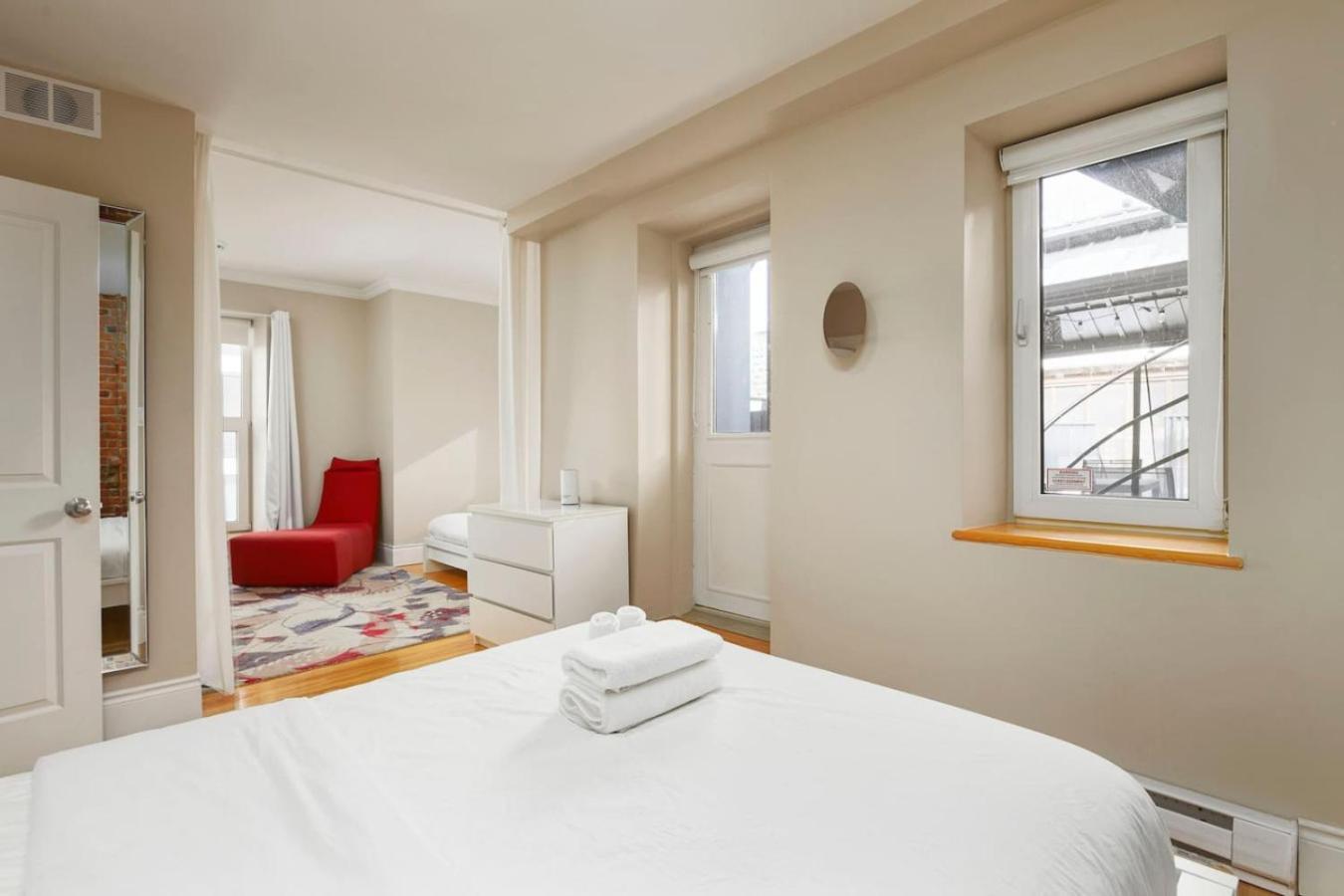 Holiday home Downtown Retreat With Modern Comfort Zf6 Montreal