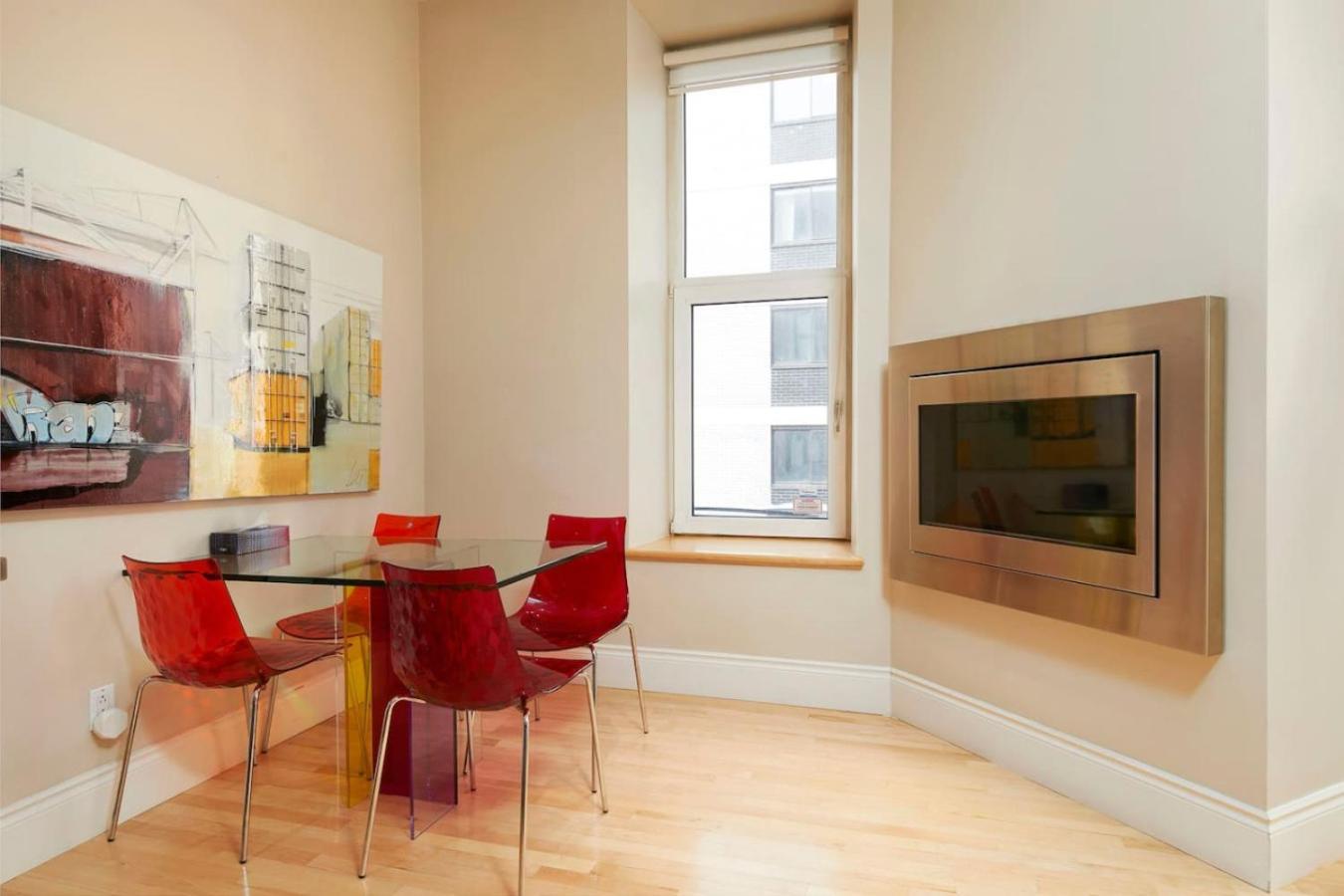 Downtown Retreat With Modern Comfort Zf6 Montreal