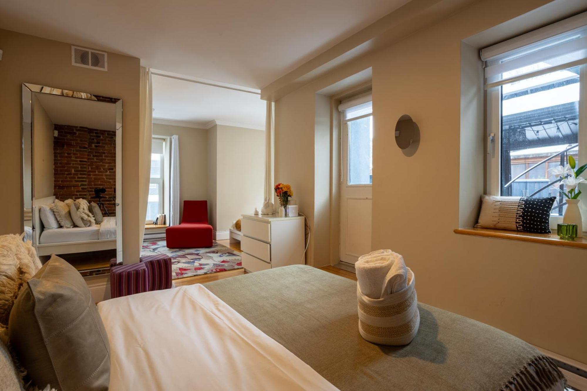 Holiday home Downtown Retreat With Modern Comfort Zf6 *