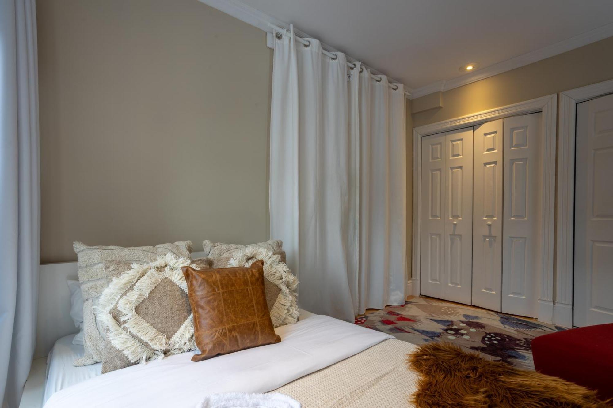 Downtown Retreat With Modern Comfort Zf6