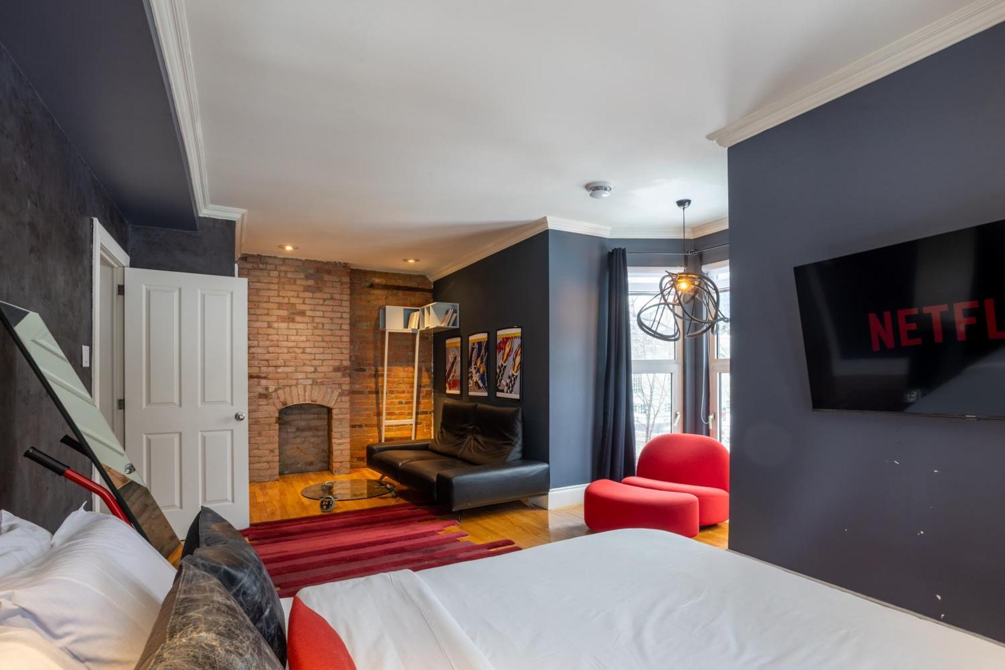 Holiday home Downtown Retreat With Modern Comfort Zf6