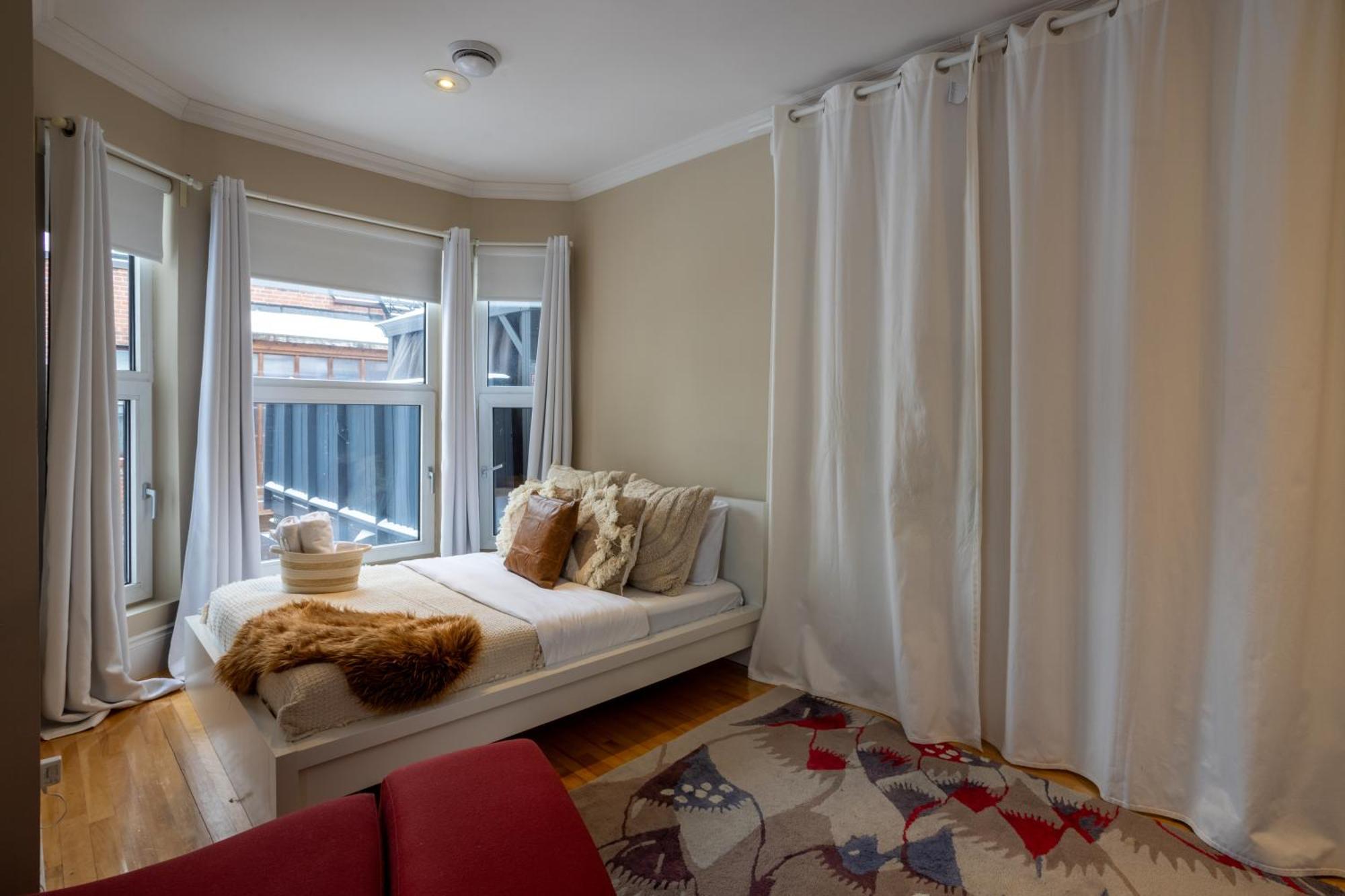 Holiday home Downtown Retreat With Modern Comfort Zf6 Montreal