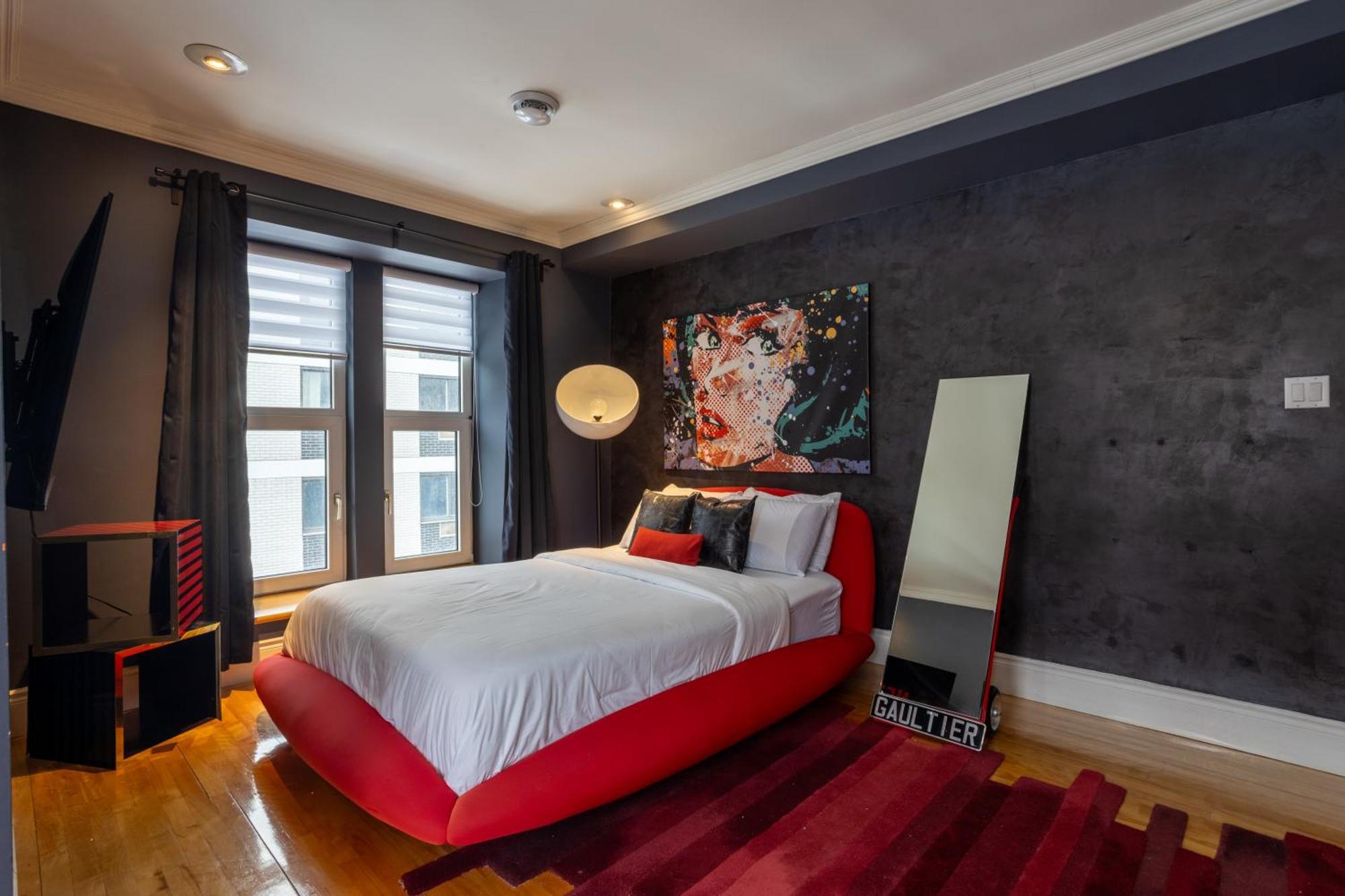 Downtown Retreat With Modern Comfort Zf6