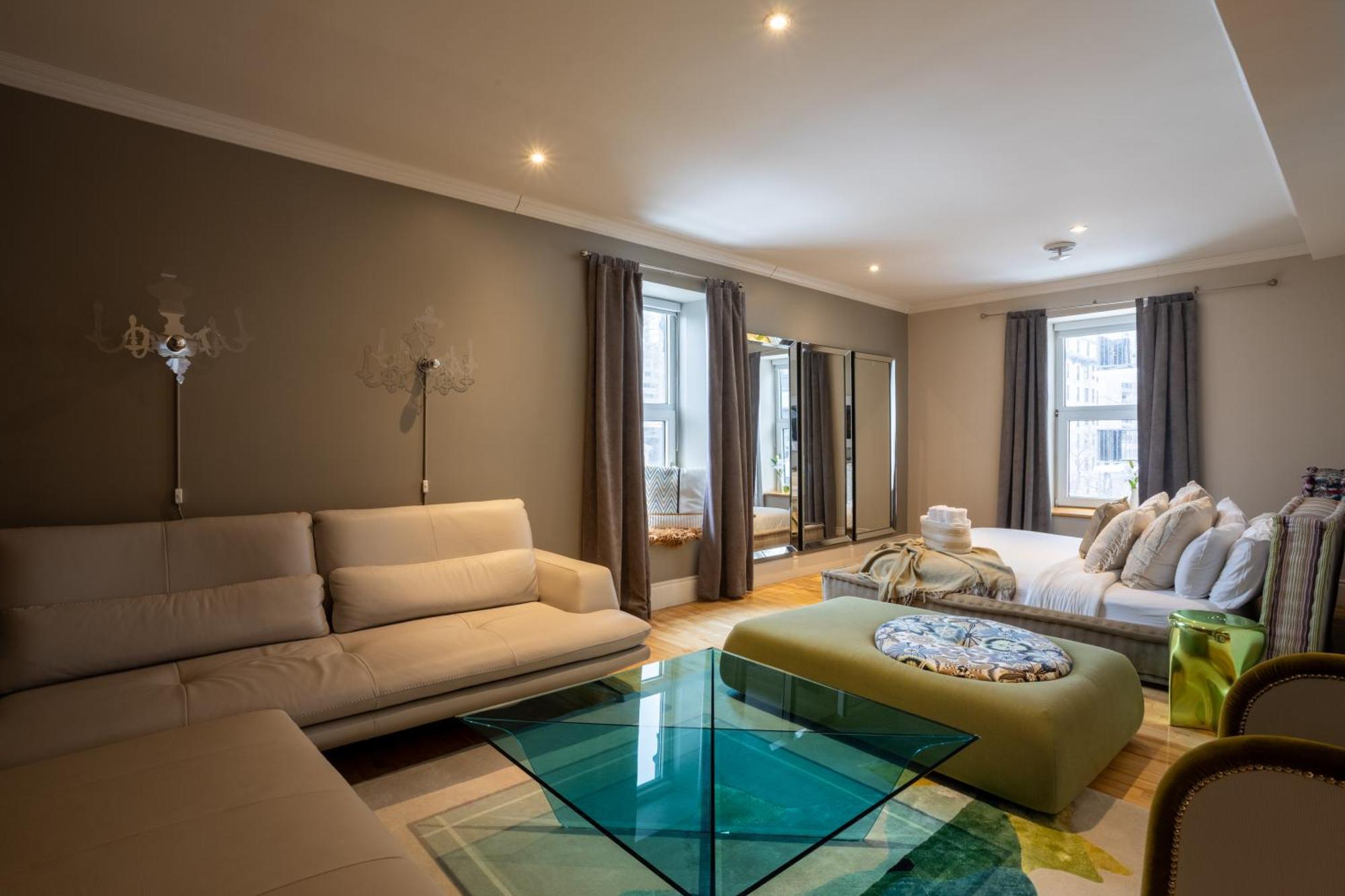 Holiday home Downtown Retreat With Modern Comfort Zf6 *