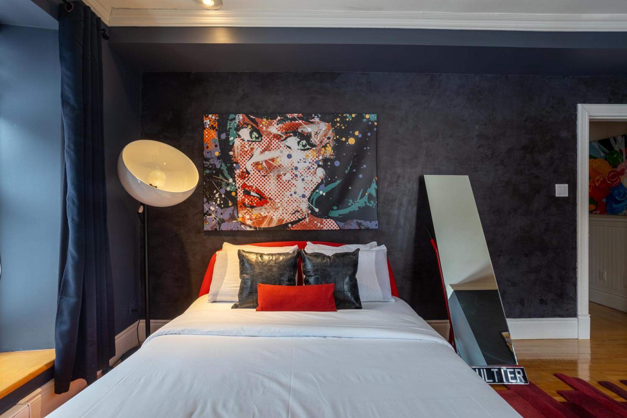 Downtown Retreat With Modern Comfort Zf6 Montreal