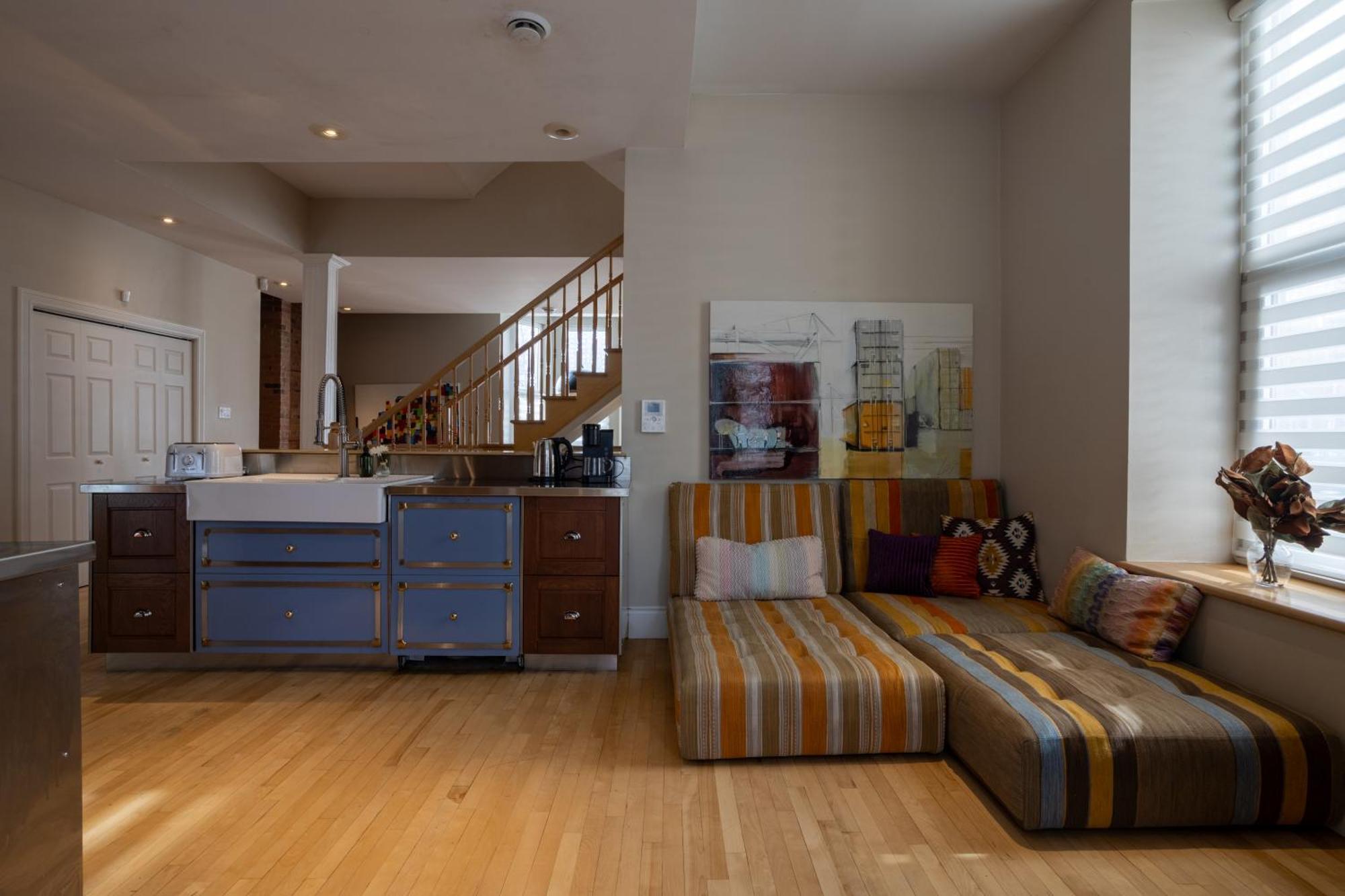 Downtown Retreat With Modern Comfort Zf6 Montreal